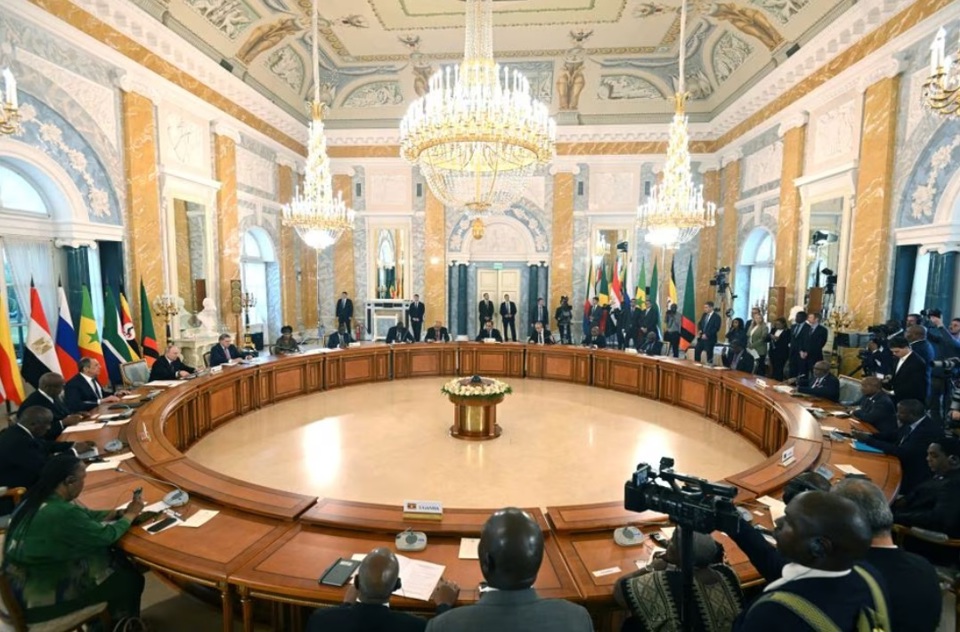 Tổng thống Nga hội đ&agrave;m với c&aacute;c l&atilde;nh đạo ch&acirc;u Phi. Ảnh: Reuters