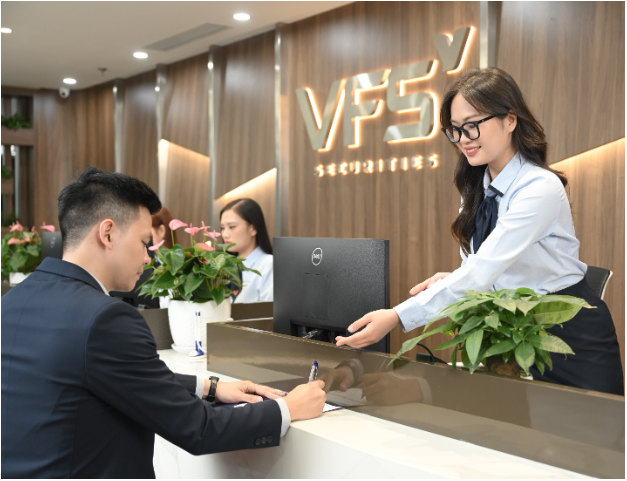 VFS ti&ecirc;n phong cung cấp c&aacute;c dịch vụ &amp; sản phẩm t&agrave;i ch&iacute;nh được &ldquo;may đo&rdquo; linh hoạt ph&ugrave; hợp với nhu cầu của mọi kh&aacute;ch h&agrave;ng