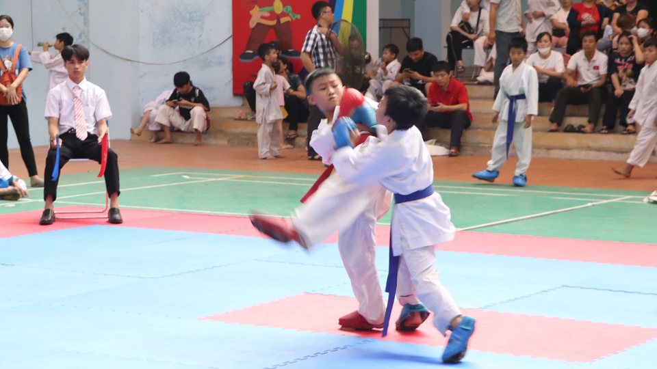 450 vận động vi&ecirc;n&nbsp;tranh t&agrave;i Giải karate huyện Ba V&igrave; mở rộng năm 2023. Ảnh: Hồng Đạt