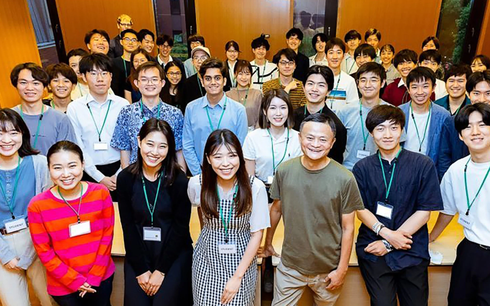 Jack Ma lần đầu giảng dạy tại Đại học Tokyo.