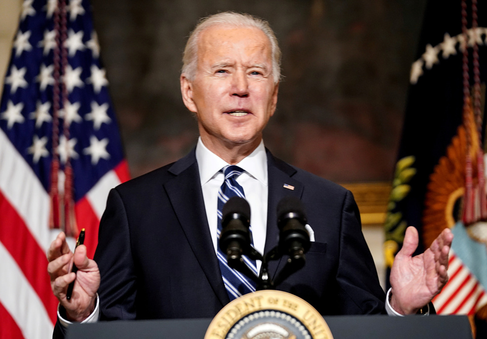 Tổng thống Hoa Kỳ, Joe Biden ph&aacute;t biểu về cuộc chiến chống biến đổi kh&iacute; hậu tại Nh&agrave; Trắng ở Washington, ng&agrave;y 27 /1/2021. Ảnh : Reuters