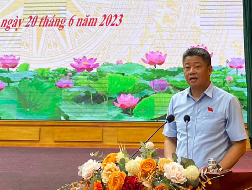 Ph&oacute; chủ tịch UBND TP Nguyễn Mạnh Quyền ph&aacute;t biểu tại buổi tiếp x&uacute;c cử tri.