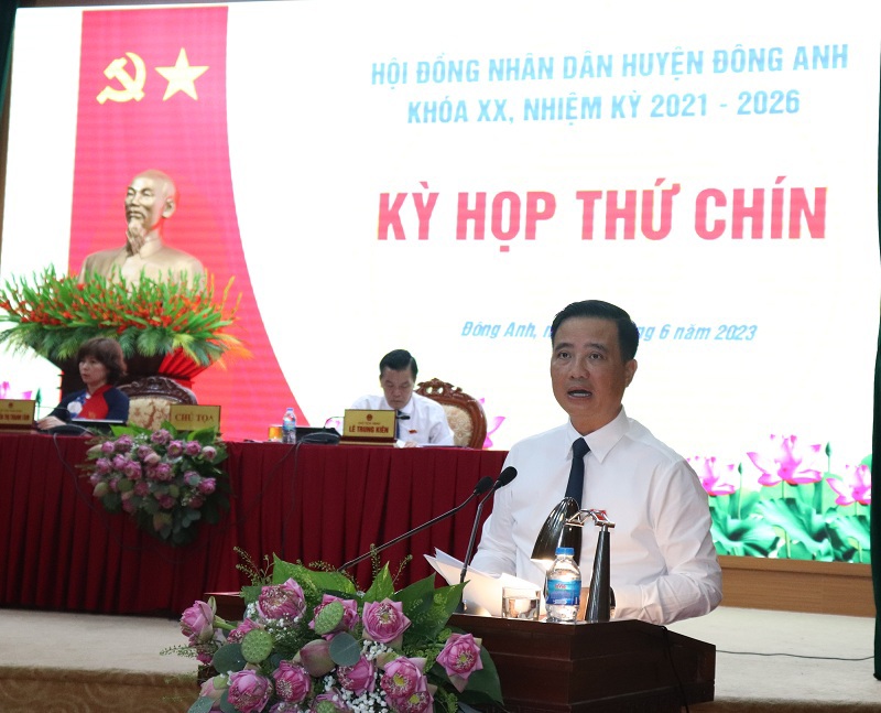 Chủ tịch UBND huyện Đ&ocirc;ng Anh Nguyễn Xu&acirc;n Linh tr&igrave;nh b&agrave;y Tờ tr&igrave;nh đề nghị t&aacute;n th&agrave;nh chủ trương th&agrave;nh lập quận Đ&ocirc;ng Anh.&nbsp;