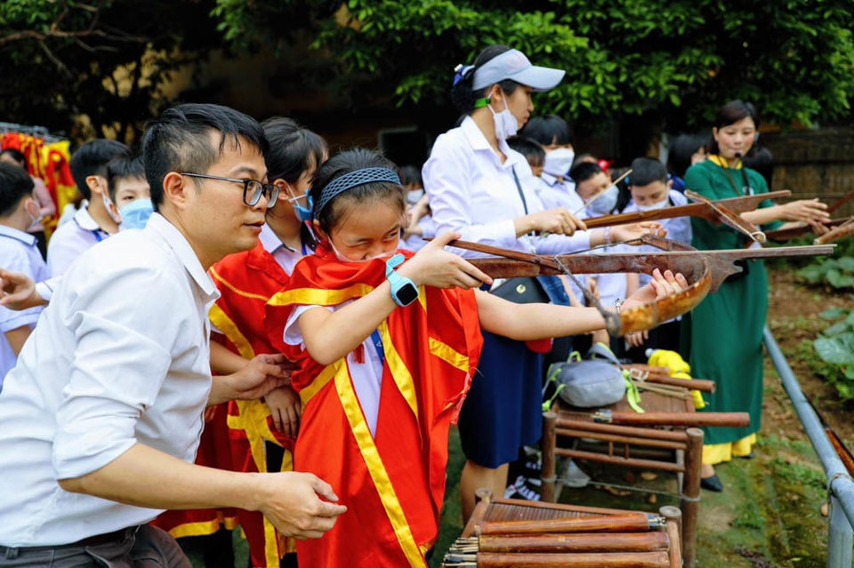 C&aacute;c em học sinh trong chương tr&igrave;nh trải nghiệm di sản tại Khu di t&iacute;ch Cổ Loa (Đ&ocirc;ng Anh).