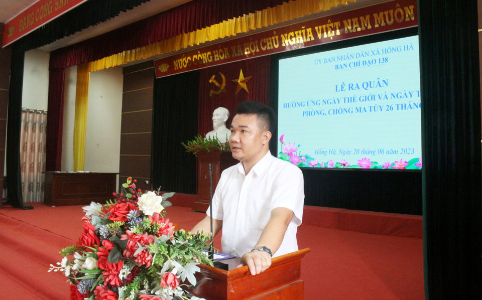Chủ tịch UBND x&atilde; Hồng H&agrave; Nguyễn Mạnh H&agrave; ph&aacute;t động hưởng ứng.