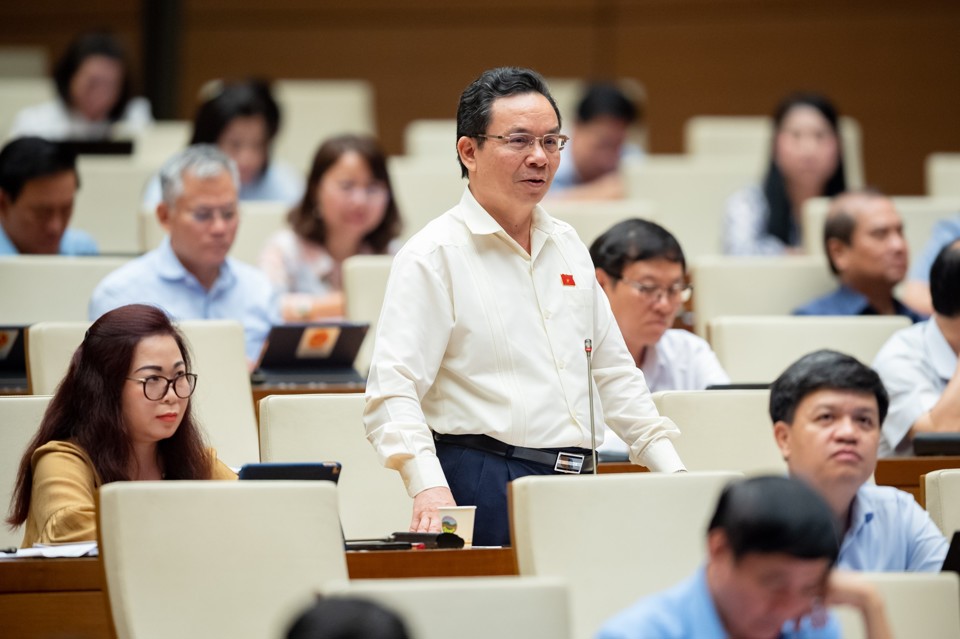 Đại biểu Quốc hội Ho&agrave;ng Văn Cường (Đo&agrave;n Th&agrave;nh phố H&agrave; Nội) ph&aacute;t biểu tại kỳ họp