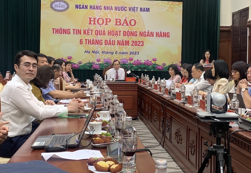 Quang cảnh họp b&aacute;o