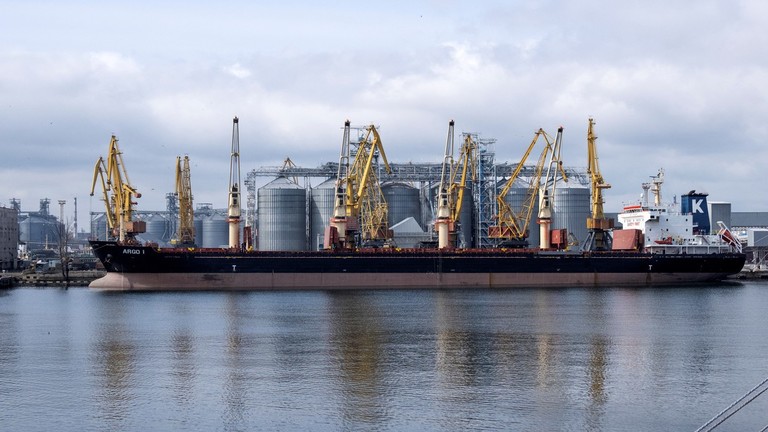 T&agrave;u chở&nbsp; ngũ cốc cập cảng Odessa, Ukraine. Ảnh:&nbsp; AFP