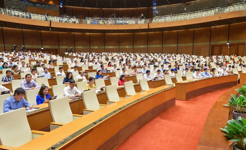 Quang cảnh phi&ecirc;n thảo luận s&aacute;ng 21/6