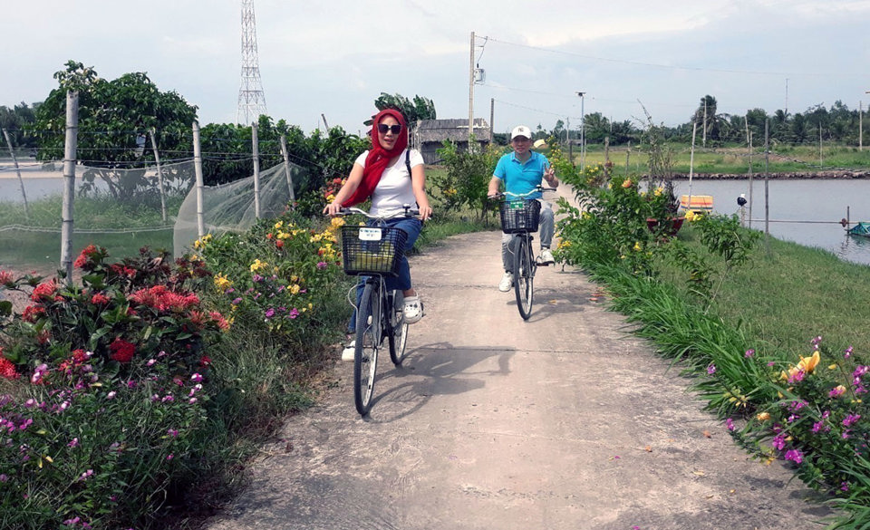 Du kh&aacute;ch tham quan&nbsp; Cồn Chim (tỉnh Tr&agrave; Vinh). Ảnh: Ho&agrave;i Nam