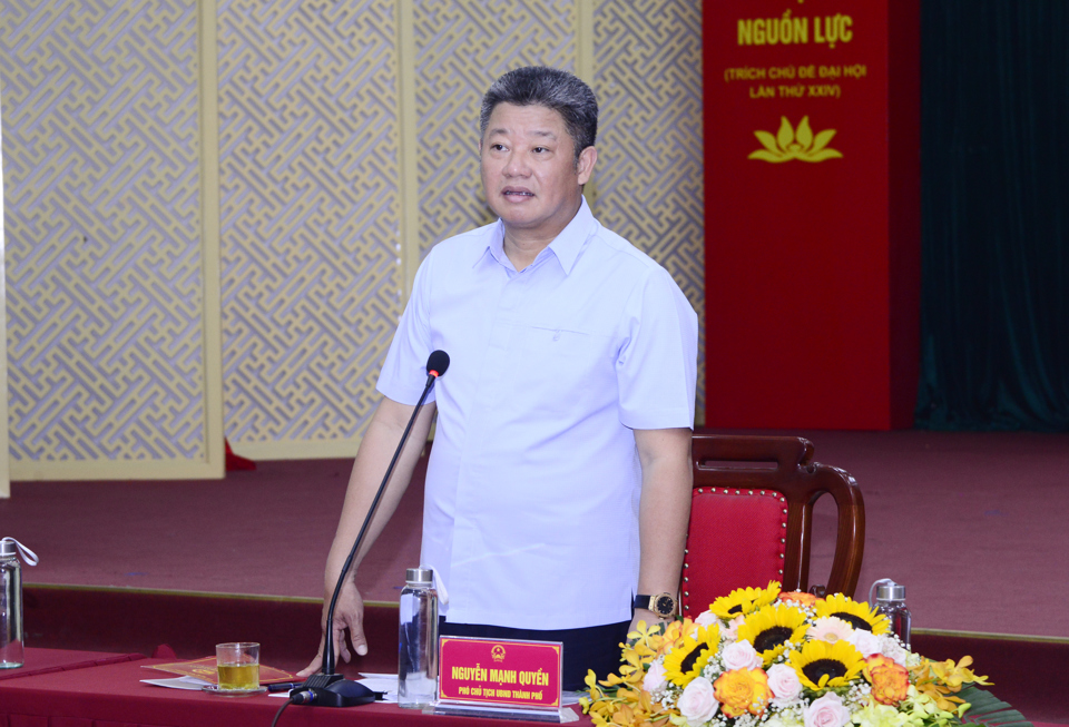 &nbsp;Ph&oacute; Chủ tịch UBND TP H&agrave; Nội Nguyễn Mạnh Quyền ph&aacute;t biểu tại buổi l&agrave;m việc.