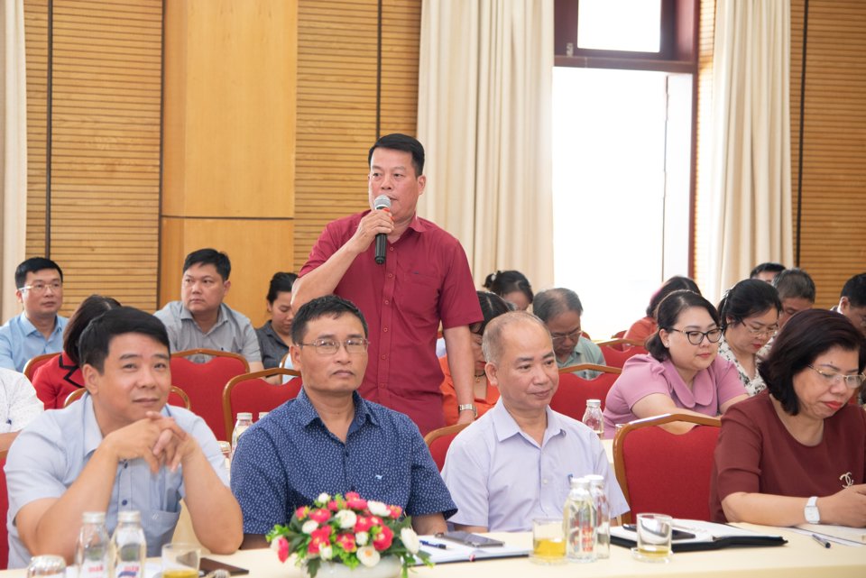 Chủ tịch UBND phường Chương Dương Nguyễn Văn Vĩnh ph&aacute;t biểu tham luận