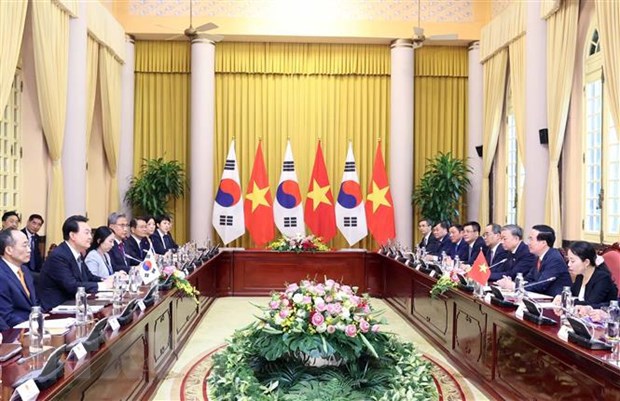 Chủ tịch nước V&otilde; Văn Thưởng hội đ&agrave;m với Tổng thống H&agrave;n Quốc Yoon Suk Yeol. (Ảnh: Thống Nhất/TTXVN)