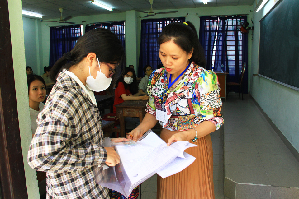 C&aacute;c th&iacute; sinh chuẩn bị v&agrave;o ph&ograve;ng thi tại điểm thi Trường THPT Trần Ph&uacute; , TP Đ&agrave; Nẵng. Ảnh: Quang Hải