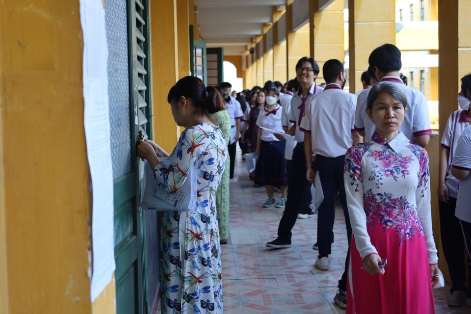 Điểm thi trường THPT Trưng Vương (quận 1, TP Hồ Ch&iacute; Minh), c&oacute; hơn 650 th&iacute; sinh. Ảnh: T&acirc;n Tiến