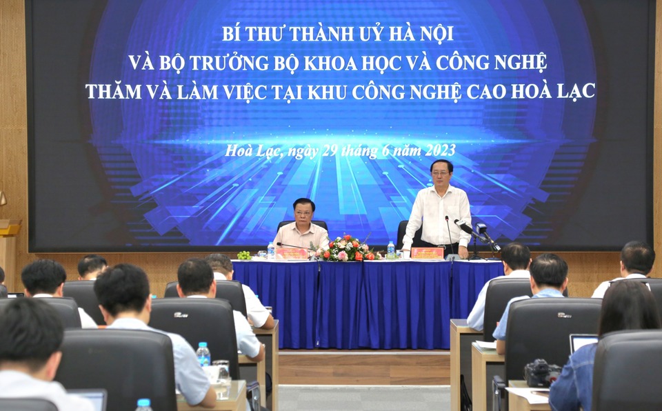 Bộ trưởng Bộ KH&amp;CN Huỳnh Th&agrave;nh Đạt ph&aacute;t biểu tại cuộc l&agrave;m việc