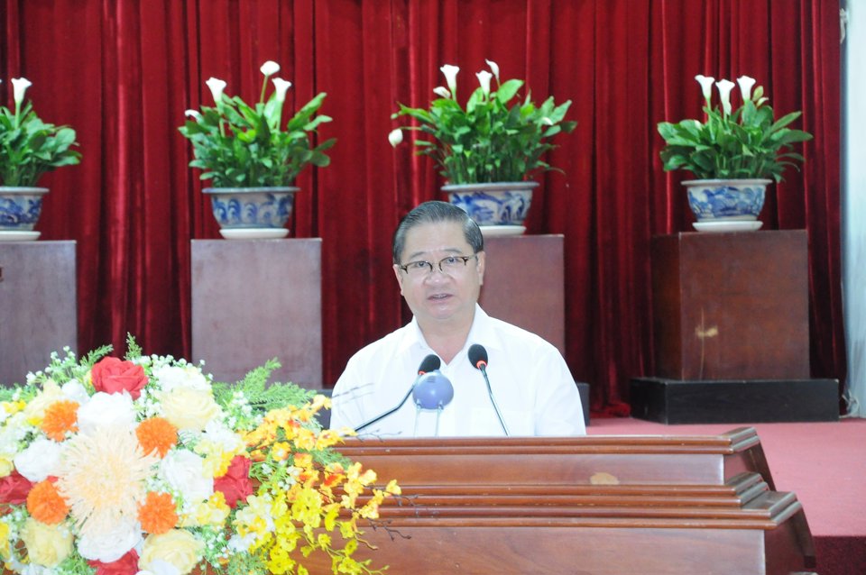 &Ocirc;ng Trần Việt Trường - Chủ tịch UBND TP Cần Thơ ph&aacute;t biểu tại hội nghị.