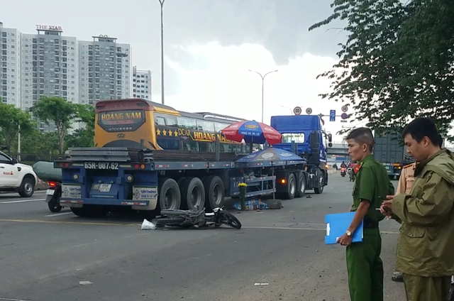 Tai nạn giao thông ngày 29/6/2023: Va chạm xe tải, 2 người đi xe máy chết - Ảnh 2