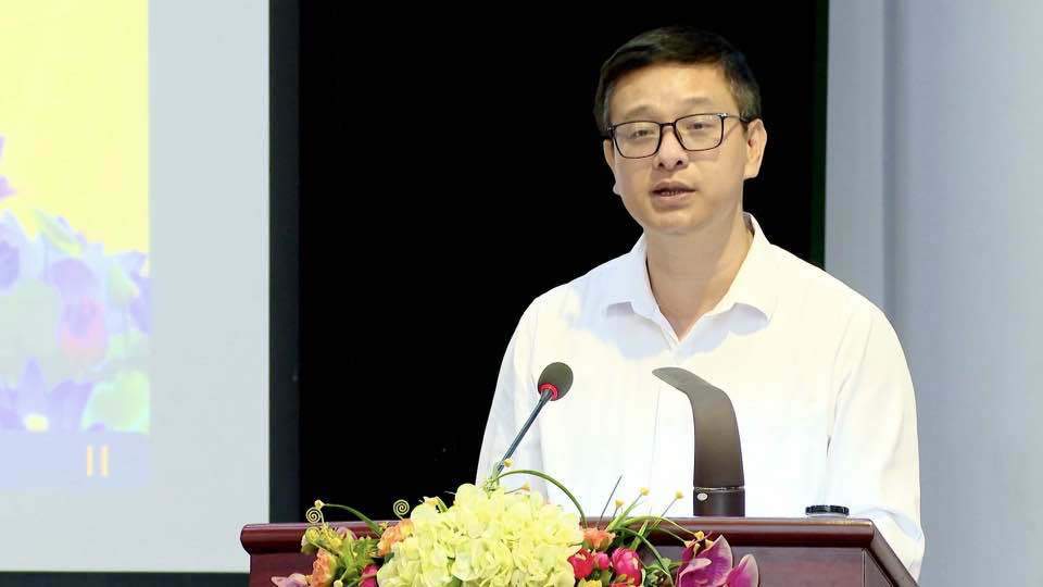Ph&oacute; Chủ tịch UBND huyện Thanh Tr&igrave; Nguyễn Văn Hưng ph&aacute;t biểu tại hội nghị.