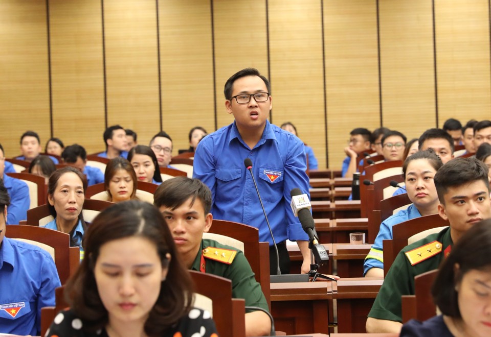 B&iacute; thư Đo&agrave;n x&atilde; Cao Dương, Thanh Oai Nguyễn Văn Biển ph&aacute;t biểu tại hội nghị.