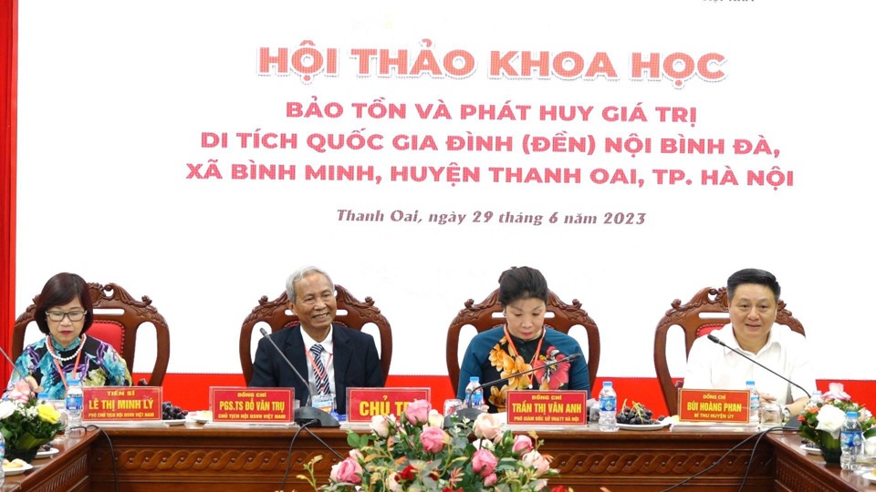 Chủ tr&igrave; hội thảo.