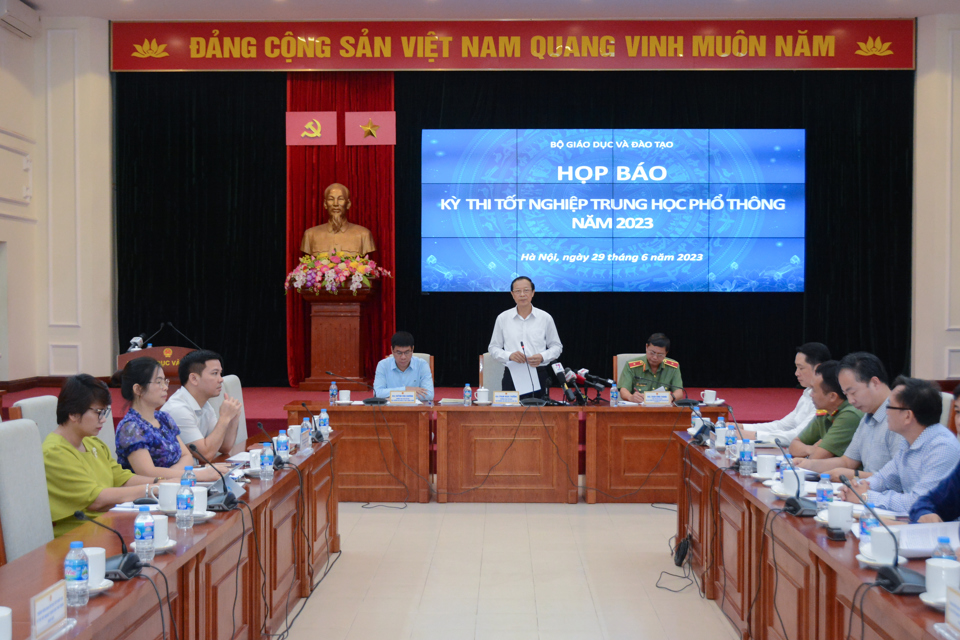 Quang cảnh buổi họp báo