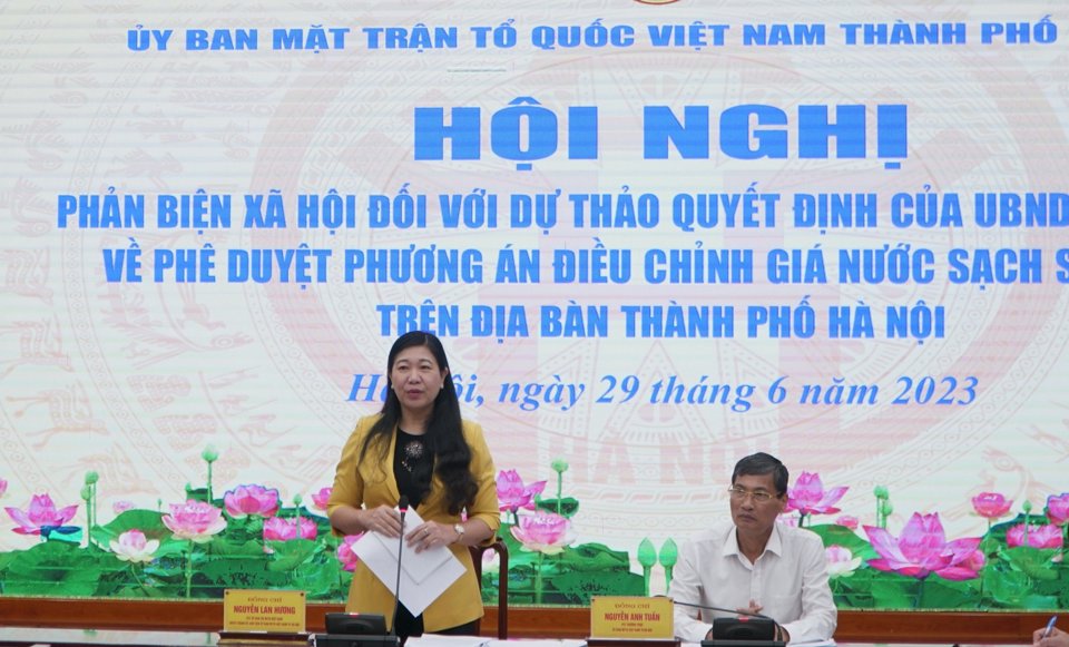 Chủ tịch Ủy ban Mặt trận Tổ quốc Việt Nam TP H&agrave; Nội Nguyễn Lan Hương ph&aacute;t biểu tại Hội nghị
