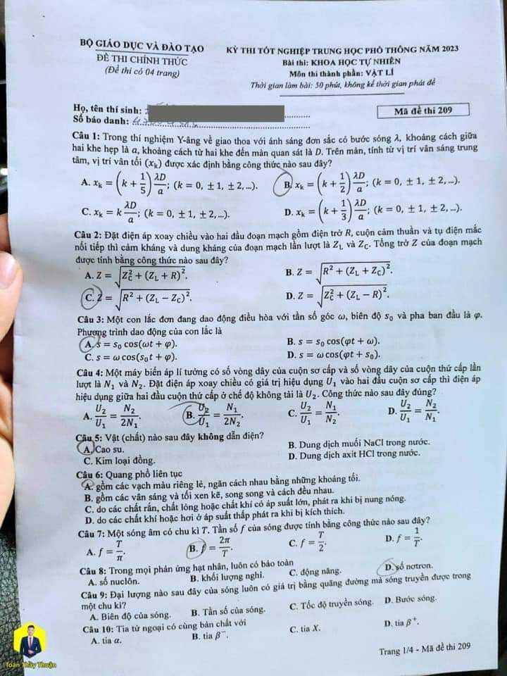 Đề và đáp án môn Vật lý - Kỳ thi tốt nghiệp 2023 - Ảnh 1