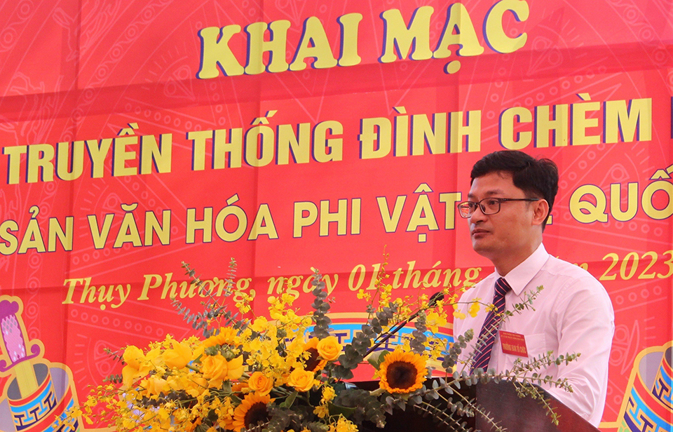 Chủ tịch UBND phường Thụy Phương Nguyễn Ngọc Phong phát bi&ecirc;̉u tại lễ hội.