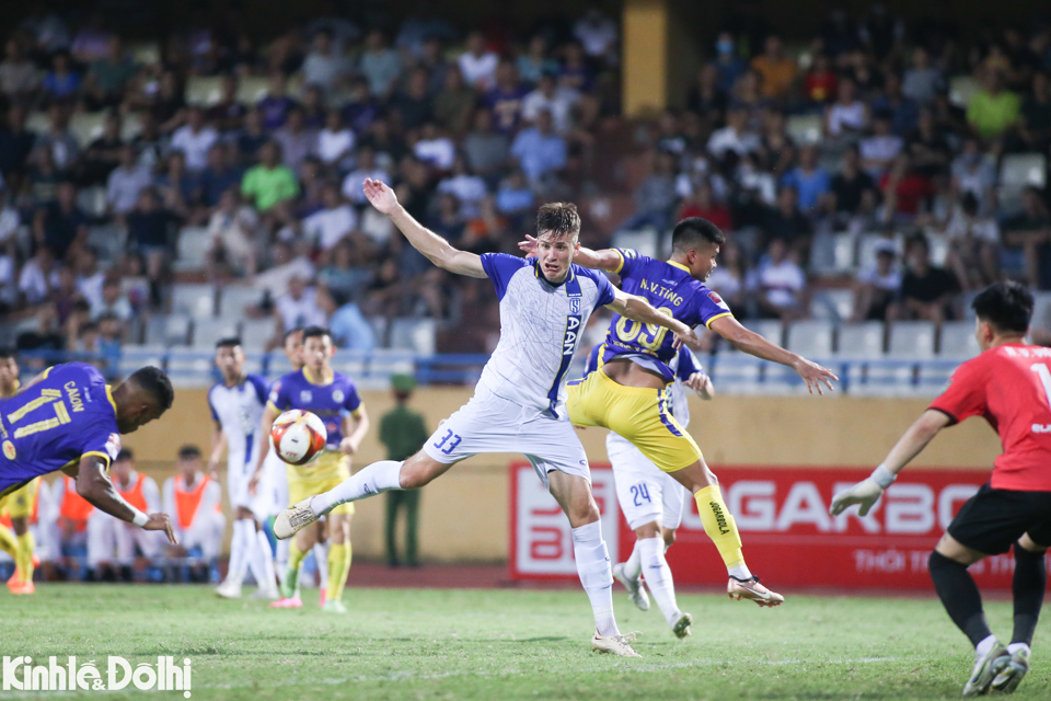 Quế Ngọc Hải "bỏ dở" trận đấu SLNA thắng Hà Nội FC - Ảnh 1