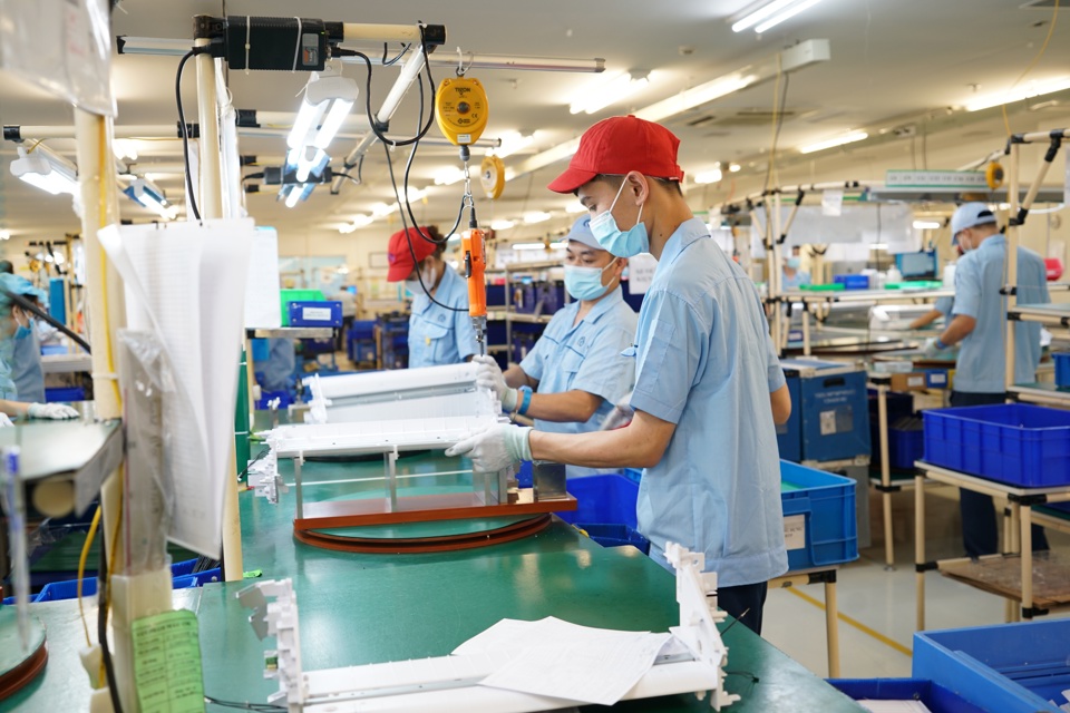 Sản xuất thiết bị điện tử tại Công ty TNHH Rhythm Precision Việt Nam, Khu công nghiệp Nội Bài, Hà Nội. Ảnh: Phạm Hùng