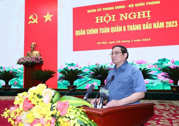 Ph&aacute;t biểu chỉ đạo tại Hội nghị Qu&acirc;n ch&iacute;nh To&agrave;n qu&acirc;n 6 th&aacute;ng năm 2023, Thủ tướng Phạm Minh Ch&iacute;nh biểu dương Qu&acirc;n đội đ&atilde; thực hiện tốt c&ocirc;ng t&aacute;c tuyển qu&acirc;n, c&ocirc;ng t&aacute;c huấn luyện, x&acirc;y dựng khu vực ph&ograve;ng thủ, x&acirc;y dựng lực lượng dự bị, d&acirc;n qu&acirc;n tự vệ, hải đội d&acirc;n qu&acirc;n ở những địa b&agrave;n trọng điểm, tuyến bi&ecirc;n giới... (Ảnh: Dương Giang/TTXVN)