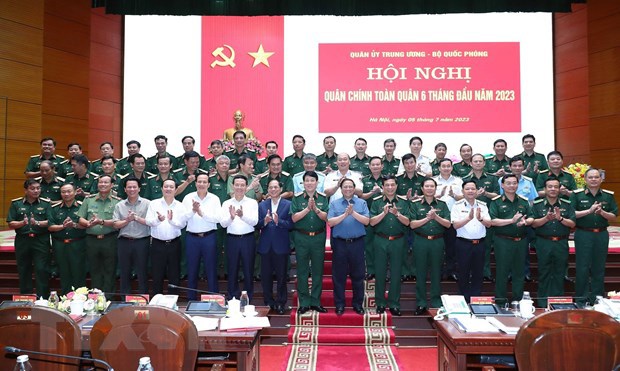 Thủ tướng Phạm Minh Ch&iacute;nh v&agrave; c&aacute;c đại biểu dự Hội nghị Qu&acirc;n ch&iacute;nh To&agrave;n qu&acirc;n 6 th&aacute;ng năm 2023. (Ảnh: Trọng Đức/TTXVN)