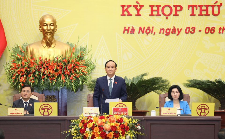 Chủ tịch HĐND TP Nguyễn Ngọc Tuấn phát biểu tại phiên họp. Ảnh: Hải Linh