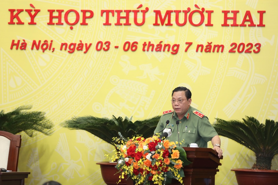 Trung tướng Nguyễn Hải Trung - Gi&aacute;m đốc C&ocirc;ng an TP H&agrave; Nội tr&igrave;nh b&agrave;y Tờ tr&igrave;nh