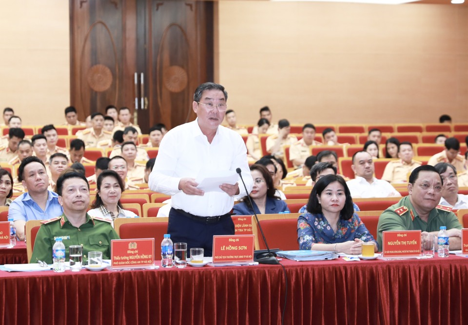 Phó Chủ tịch Thường trực UBND TP Lê Hồng Sơn phát biểu tham luận tại điểm cầu Công an TP Hà Nội. Ảnh: Phạm Hùng