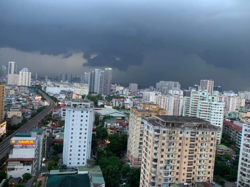 Dự b&aacute;o thời tiết ng&agrave;y 10/7/2023: H&agrave; Nội ng&agrave;y nắng n&oacute;ng, chiều v&agrave; đ&ecirc;m mưa r&agrave;o. Ảnh: FB Quang T&egrave;o.