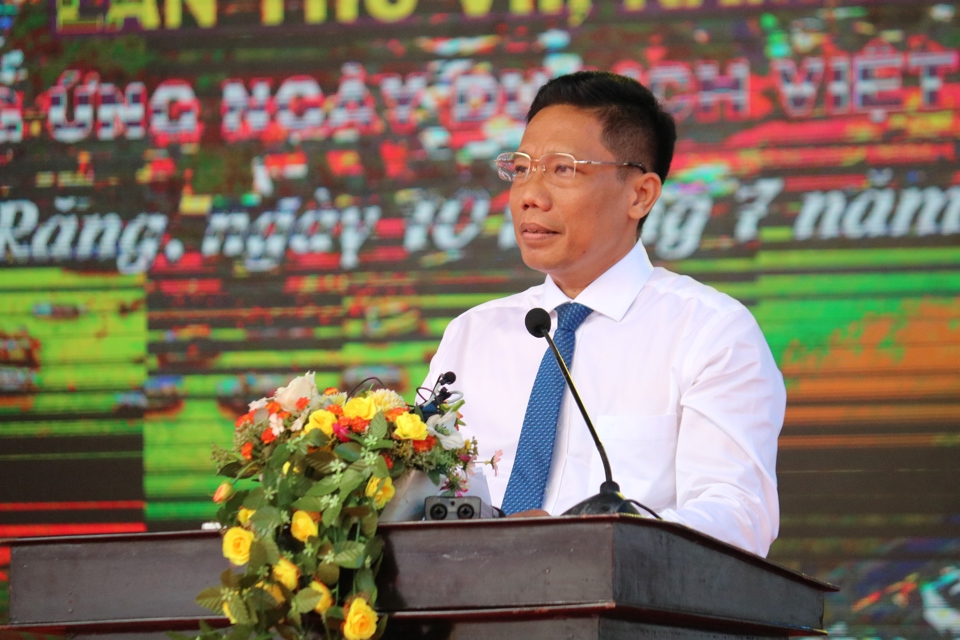 &Ocirc;ng Nguyễn Thực Hiện - Ph&oacute; Chủ tịch UBND TP Cần Thơ ph&aacute;t biểu tại lễ khai mạc.
