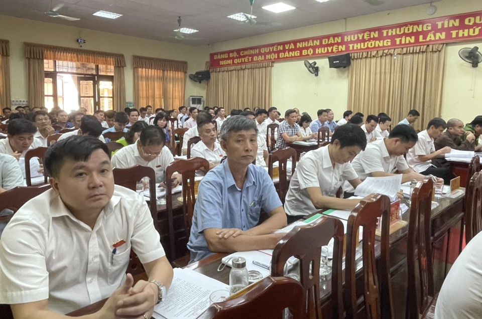 C&aacute;c đại biểu tham dự kỳ họp HĐND huyện Thường T&iacute;n s&aacute;ng 10/7.