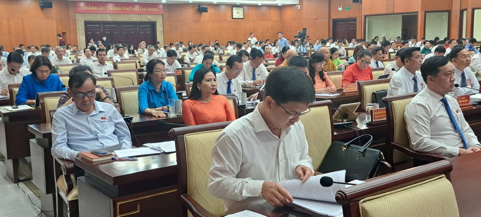 Đại biểu tham dự kỳ họp thứ 10 HĐND TP Hồ Ch&iacute; Minh kh&oacute;a X nhiệm kỳ 2021-2026.
