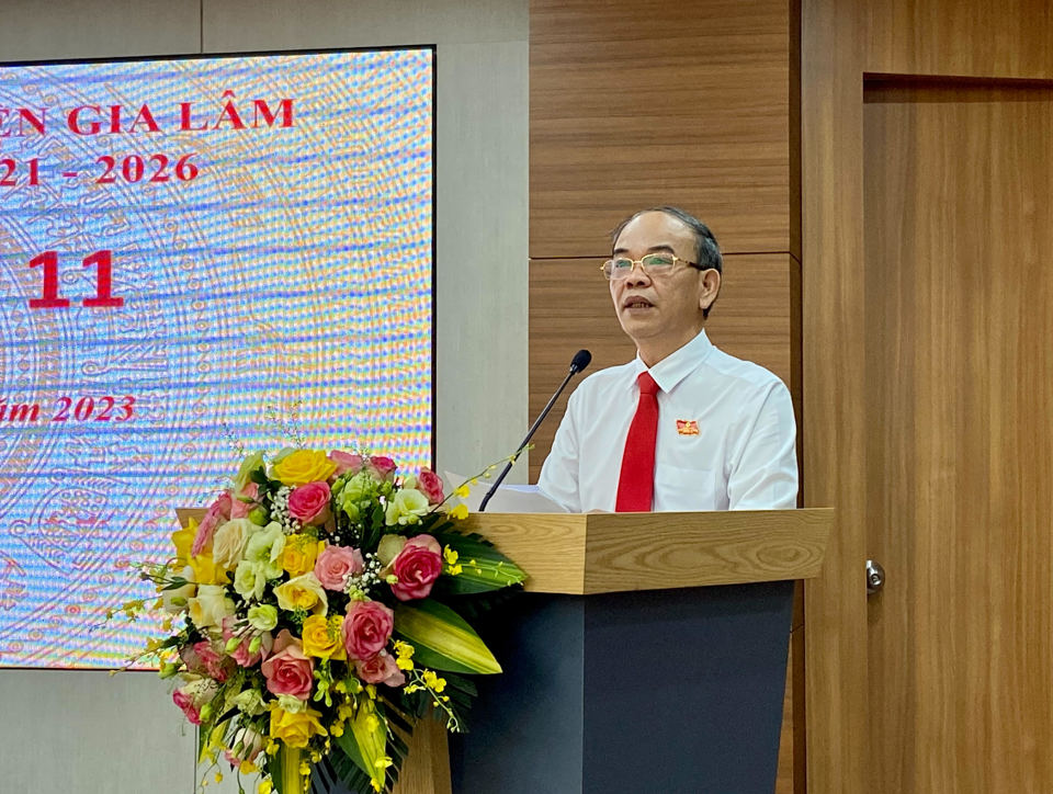 Ph&oacute; B&iacute; thư Thường trực Huyện ủy, Chủ tịch HĐND huyện Gia l&acirc;m Nguyễn Tiến Việt ph&aacute;t biểu khai mạc Kỳ họp.