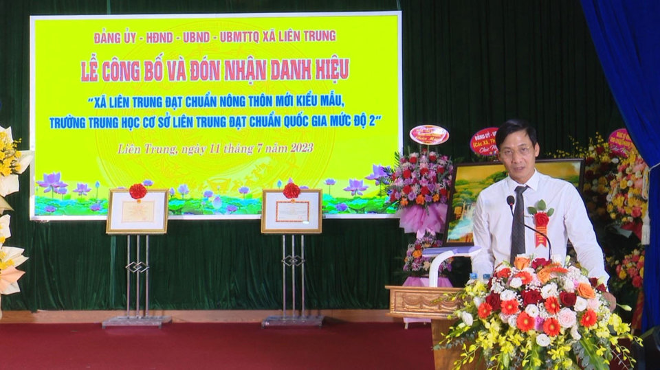 Chủ tịch UBND huyện Đan Phượng L&ecirc; Thanh Nam ph&aacute;t biểu tại buổi lễ.