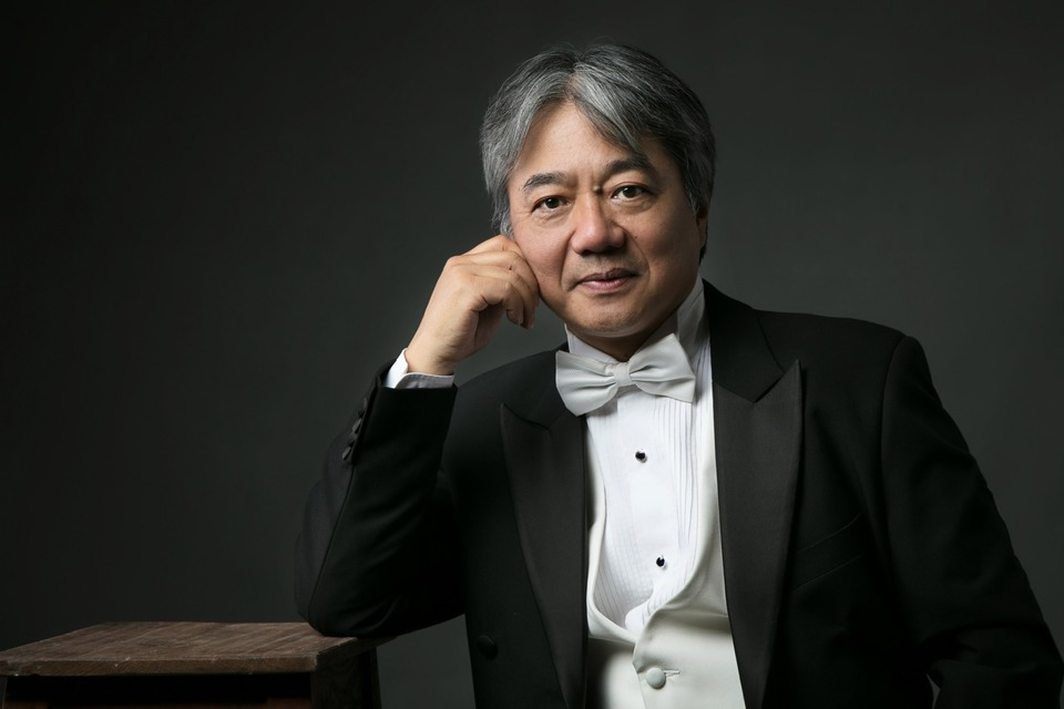 Nhạc trưởng Honna Tetsuji.