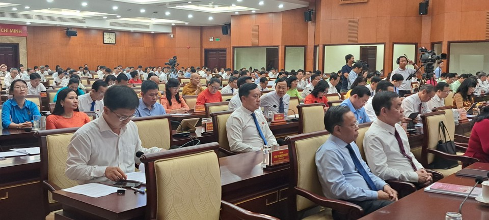 Đại biểu HĐND TP Hồ Ch&iacute; Minh kh&oacute;a X (nhiệm kỳ 2021-2026) tại kỳ họp thứ 10.