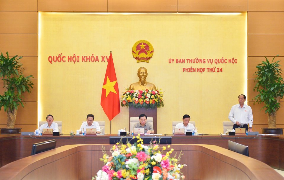 Ph&oacute; Chủ tịch Quốc hội Trần Quang Phương điều h&agrave;nh nội dung thảo luận. Ảnh: Quochoi.vn