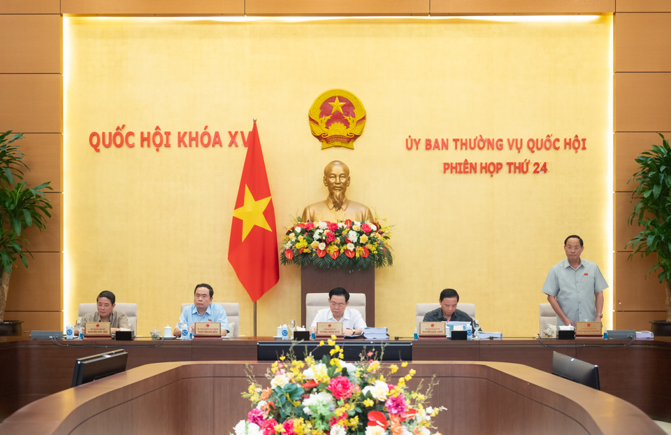 Ph&oacute; Chủ tịch Quốc hội Trần Quang Phương điều h&agrave;nh nội dung họp. Ảnh: Quochoi.vn