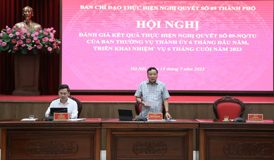 Ph&oacute; B&iacute; thư Th&agrave;nh ủy Nguyễn Văn Phong ph&aacute;t biểu tại hội nghị.