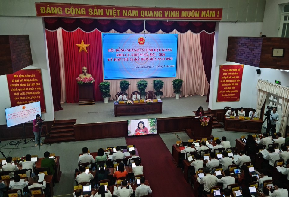 Quang cảnh Kỳ họp thứ 16 HĐND tỉnh Hậu Giang kh&oacute;a X, nhiệm kỳ 2021-2026.