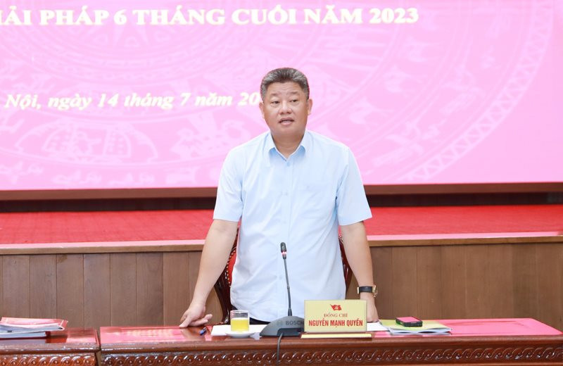 Ph&oacute; Chủ tịch UBND th&agrave;nh phố H&agrave; Nội Nguyễn Mạnh Quyền ph&aacute;t biểu tại hội nghị.