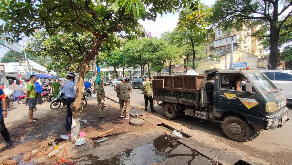 Sau 3 ng&agrave;y ra qu&acirc;n, h&egrave; th&ocirc;ng, đường tho&aacute;ng trở lại. Ảnh HM